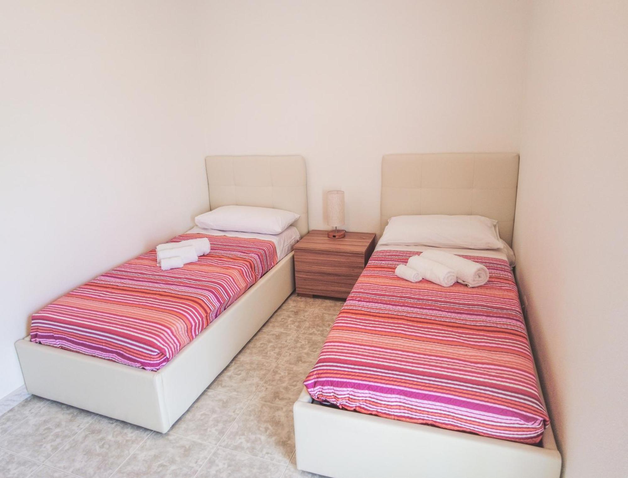 Budget Beds Алгеро Екстериор снимка